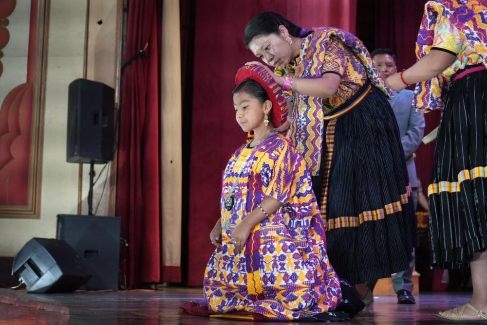 Yoselin Angelique Mérida Cux, nueva Pequeña Flor del Pueblo 