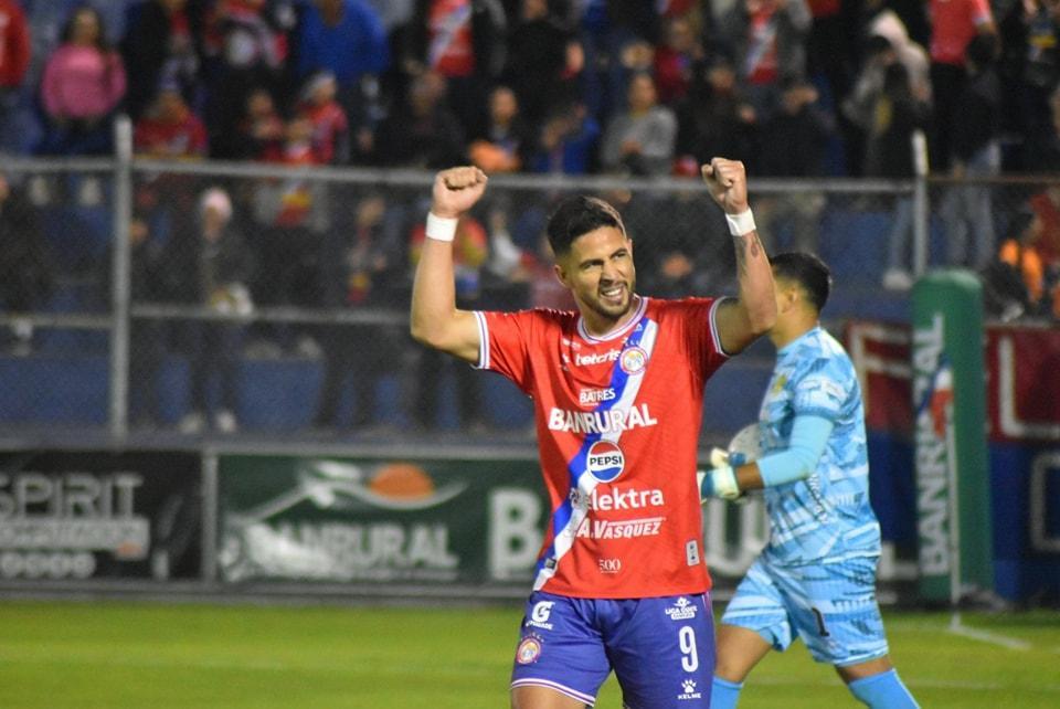 Pedro Báez se despide de Xelajú MC