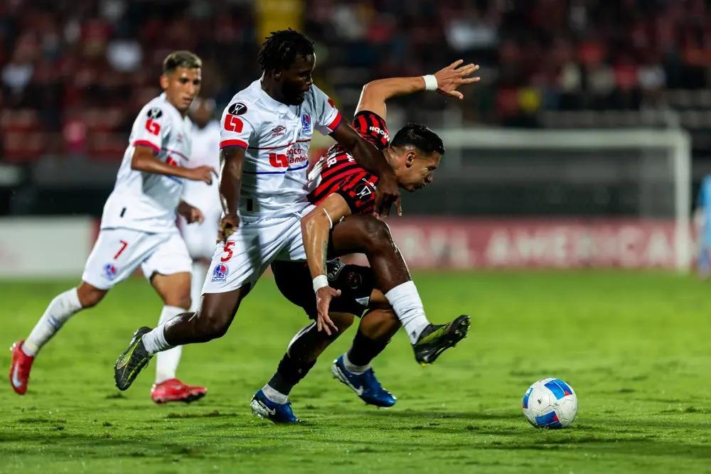 Xelajú espera rival: Olimpia y Alajuelense definen al otro finalista