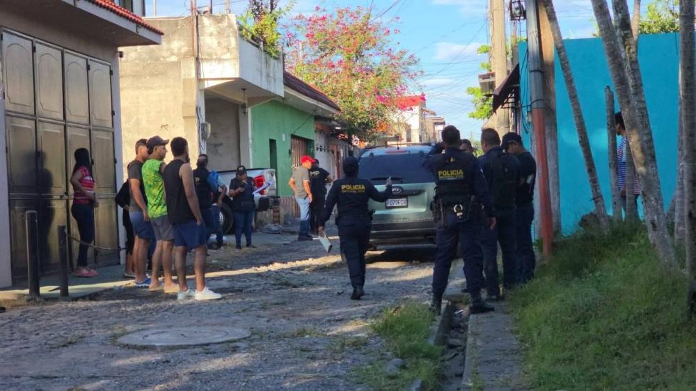 Hallan a dos personas sin vida dentro de vehículo en Mazatenango