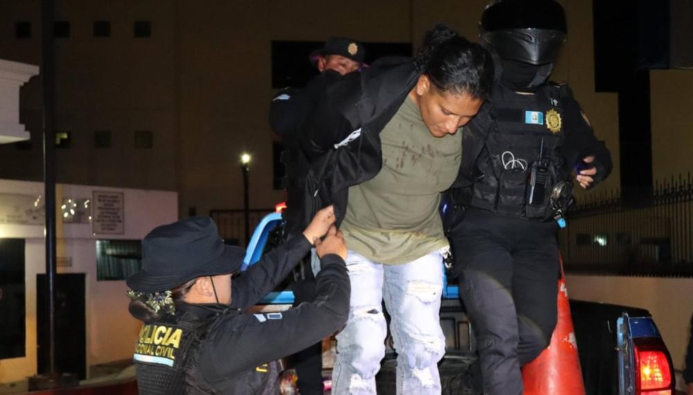 Capturan a mujer con seis celulares durante Xelafer 2026