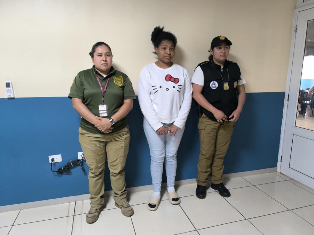 Capturan en Tecún Umán a mujer con dos órdenes vigentes por secuestro 