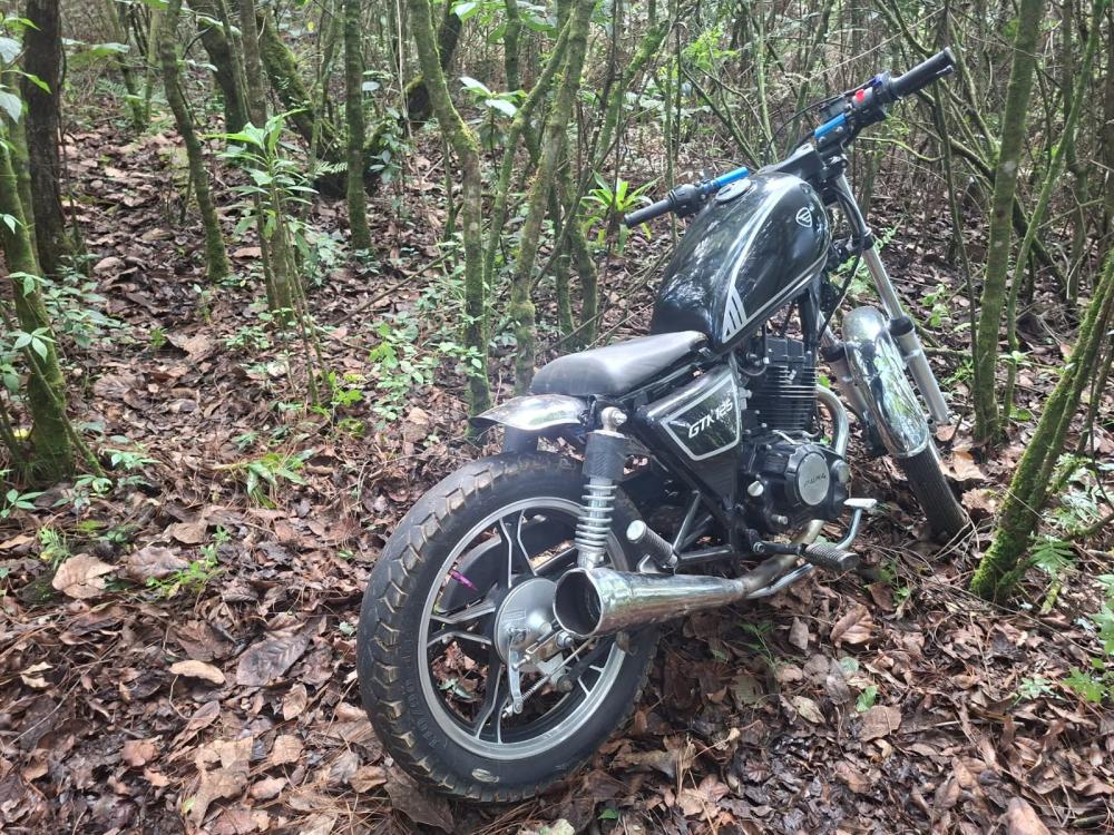 Capturan a cuatro presuntos robamotos en allanamientos en Quiché