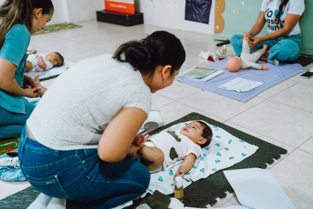 Interplaza Xela impulsa taller de masaje infantil