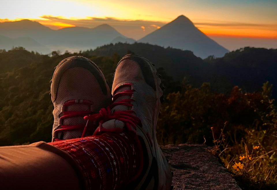 Caminar a través, en y con la montaña