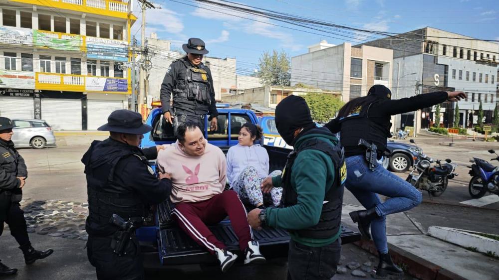 Arrestan en Xela a pareja señalada por muerte de niña de 2 años