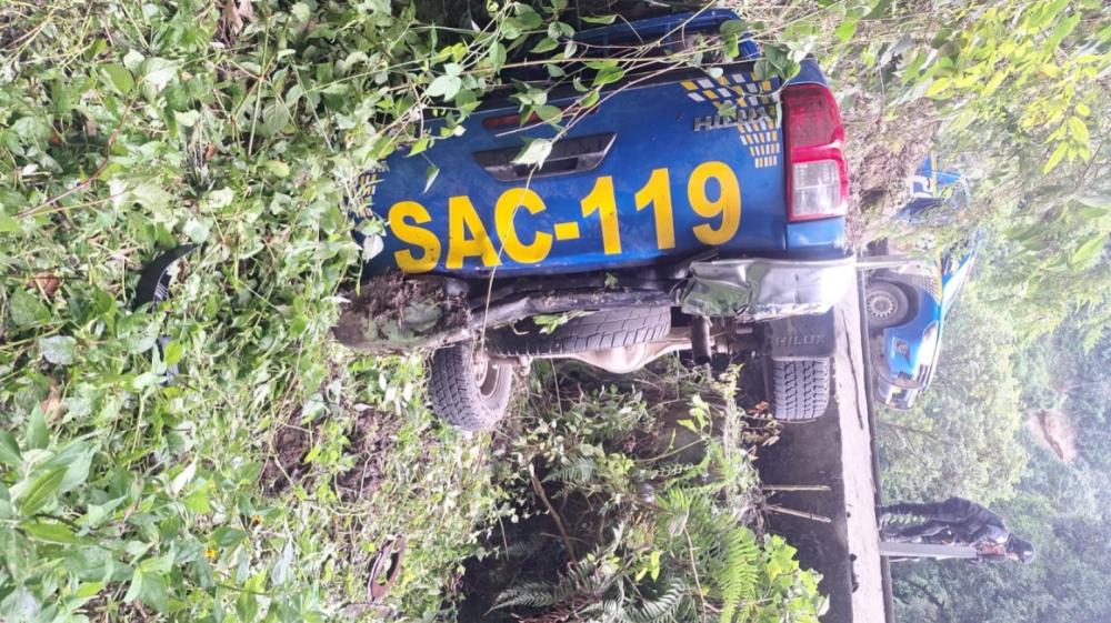 Patrulla de la PNC cae a un río en Sololá; un agente muere