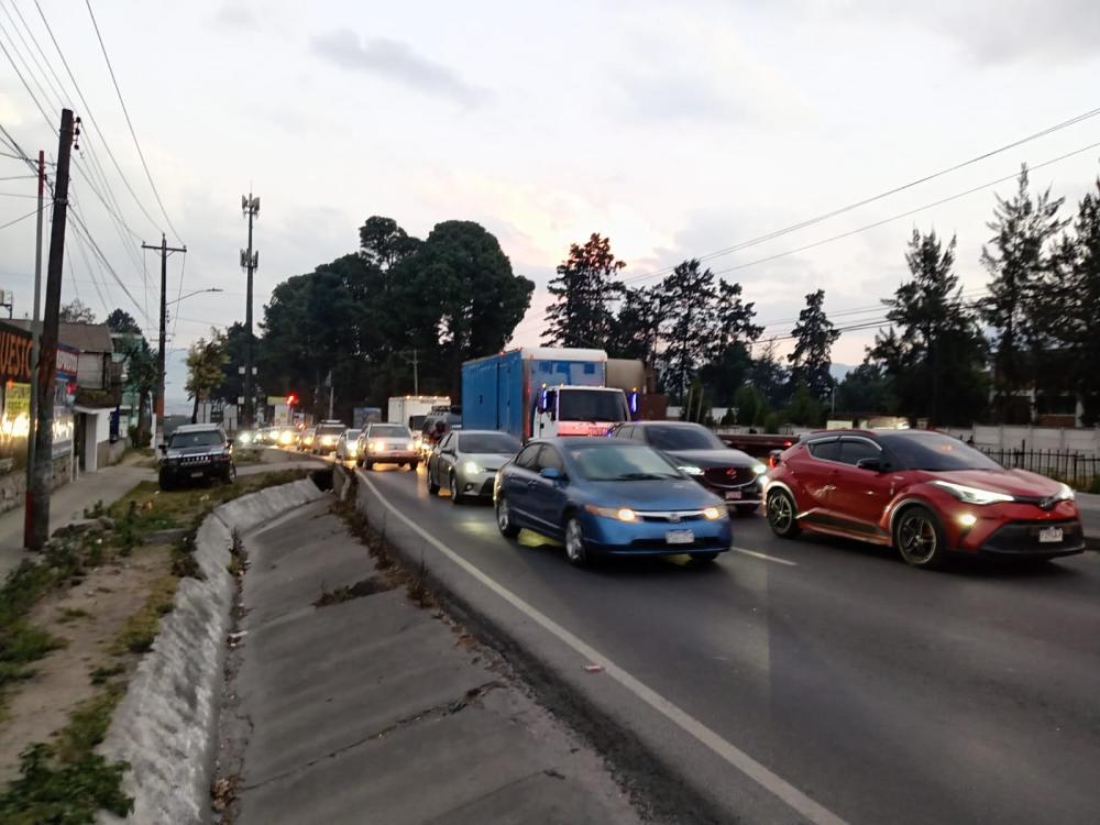 Más de 407 mil automotores saturan las calles de Quetzaltenango