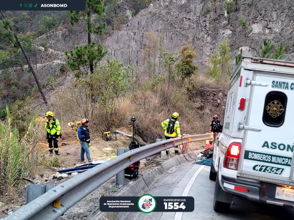 Accidente en Quiché: microbús cae a barranco y deja varios muertos