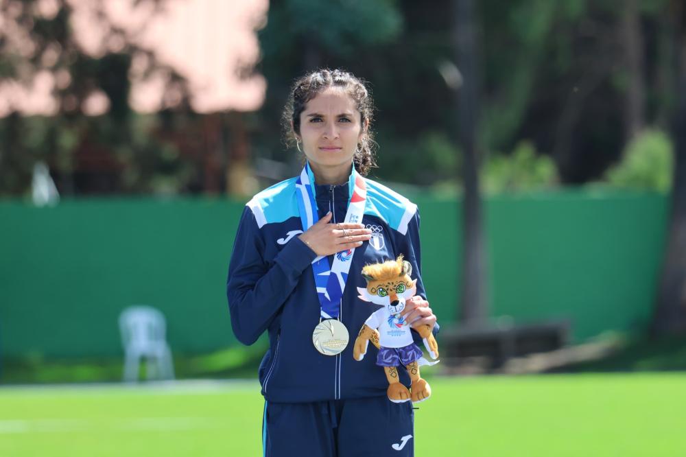 Viviana Aroche gana el oro en los 10 mil metros planos 