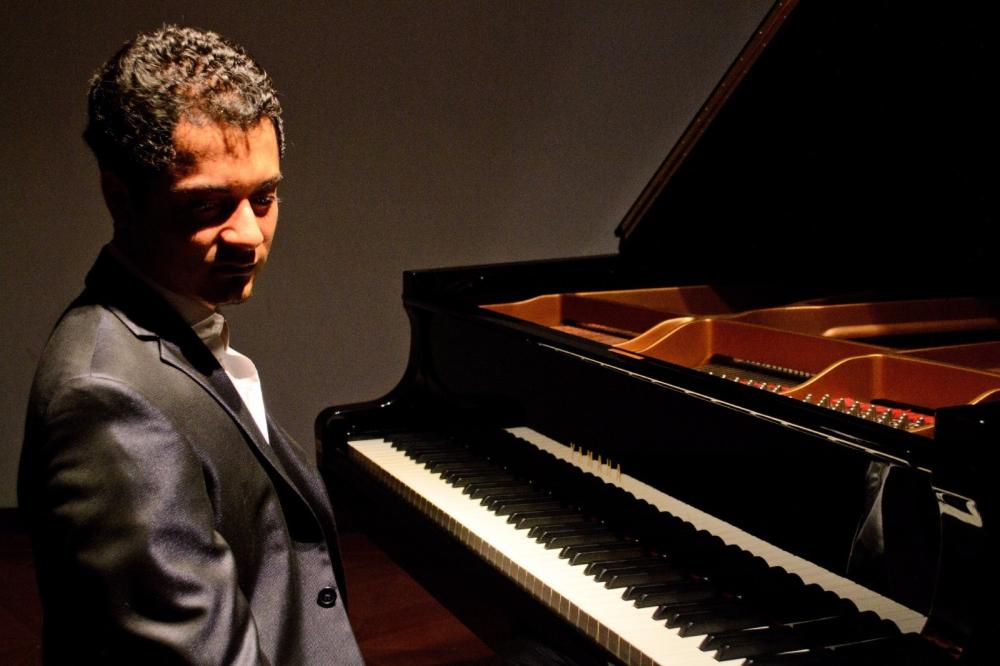 Pianista guatemalteco reinterpreta Luna de Xelajú en fantasía