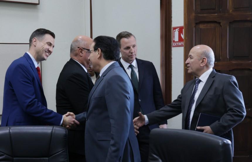 Equipo del FBI llega al país para apoyar recaptura de pandilleros fuga