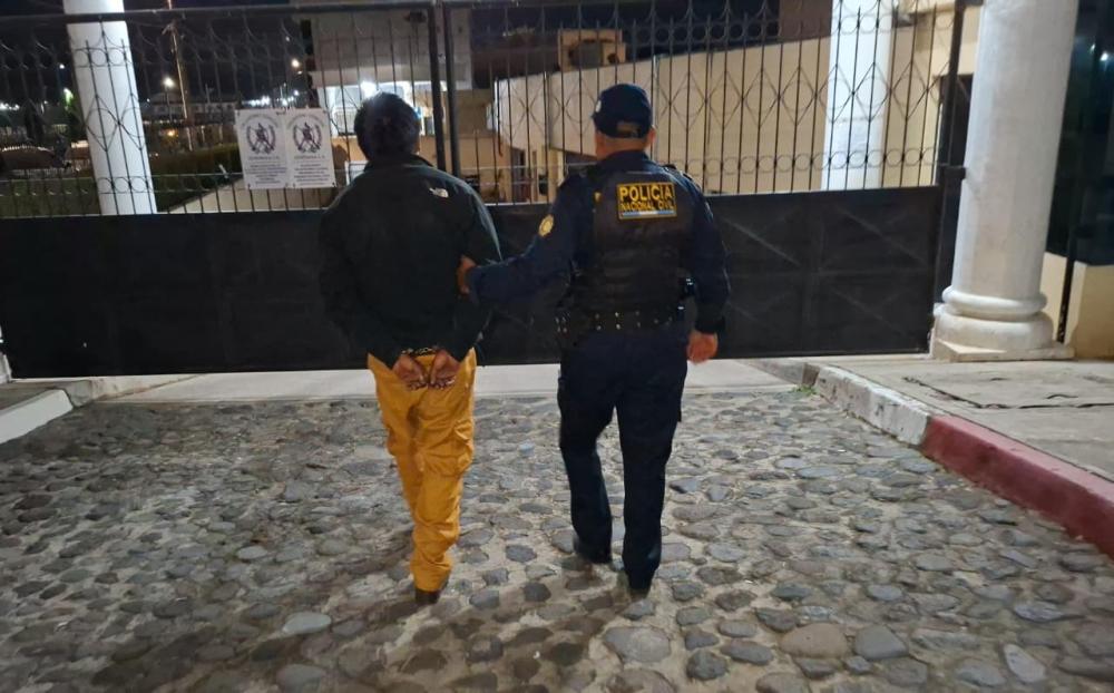 Capturan a hombre señalado de herir a un dependiente en zona 3 de Xela