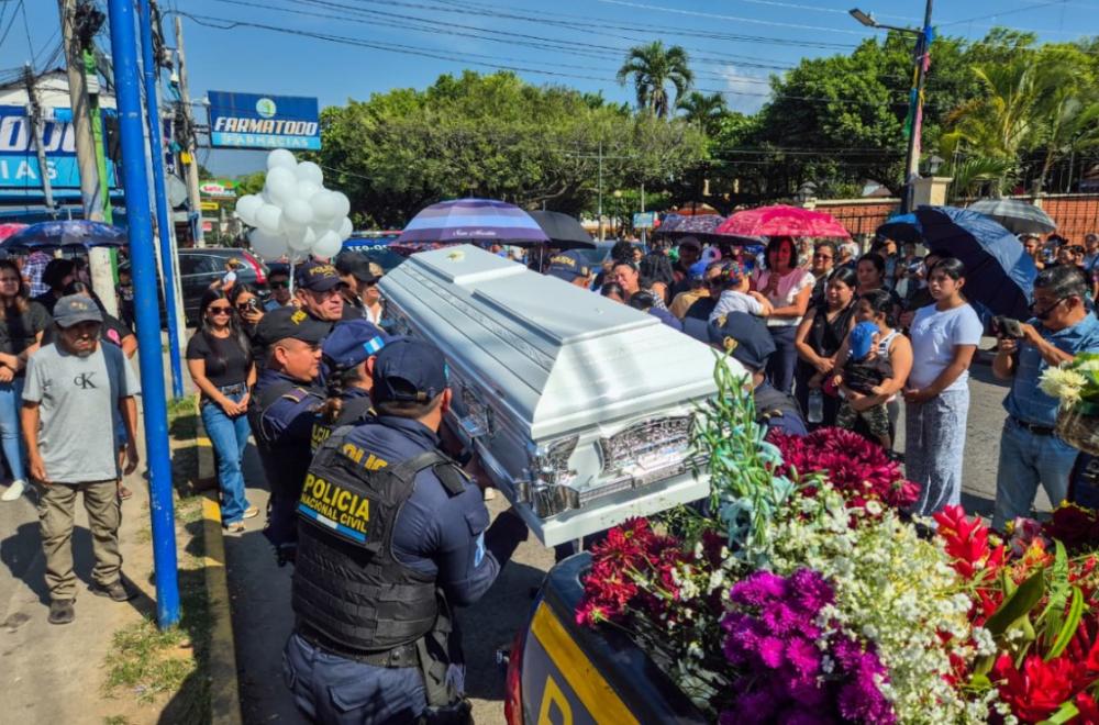 San Felipe despide con honores al agente de la PNC Fernando Batres