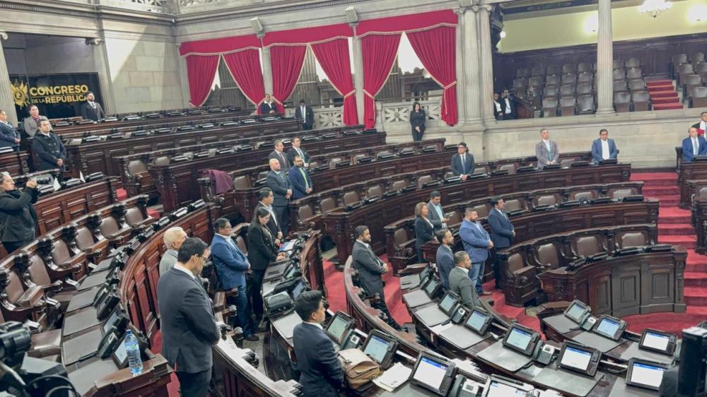 Aprueban apoyo de Q300 mil para familias de agentes PNC fallecidos