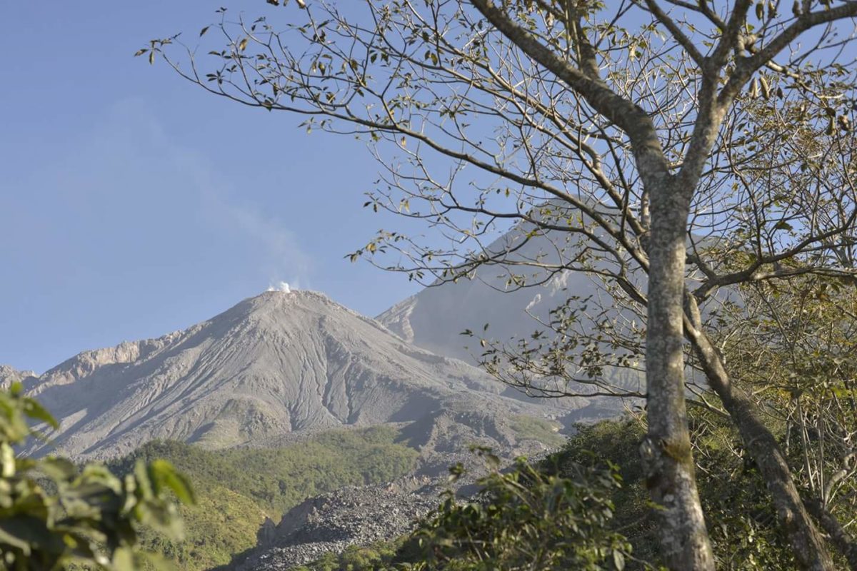 Actividad del volcán de Fuego genera atención sobre el Santiaguito