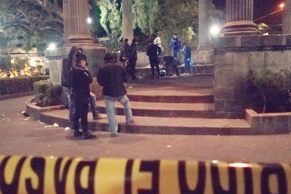 Asesinan a hombre en el templete del Parque Central