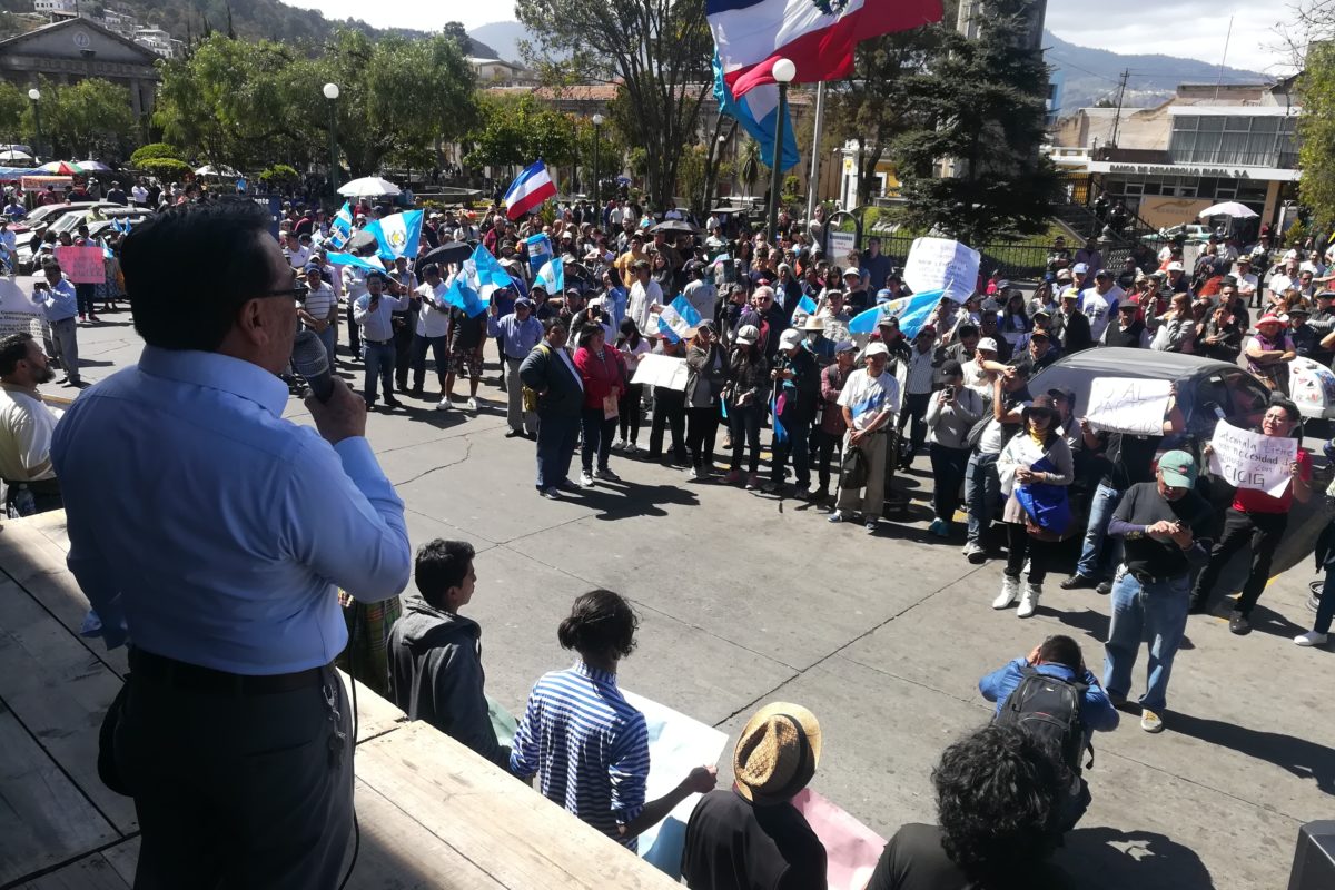 Quetzaltecos muestran su rechazo a acciones de Morales