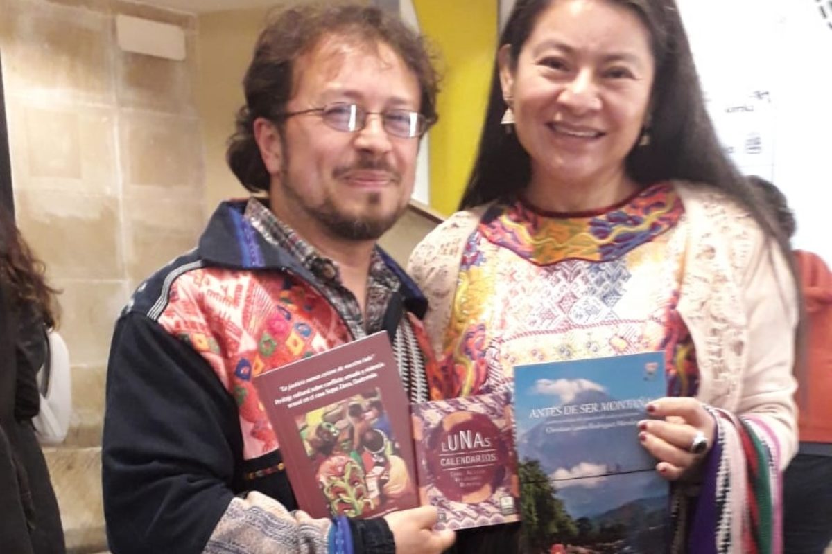 Antropóloga y escritora quetzalteca presenta libro en España