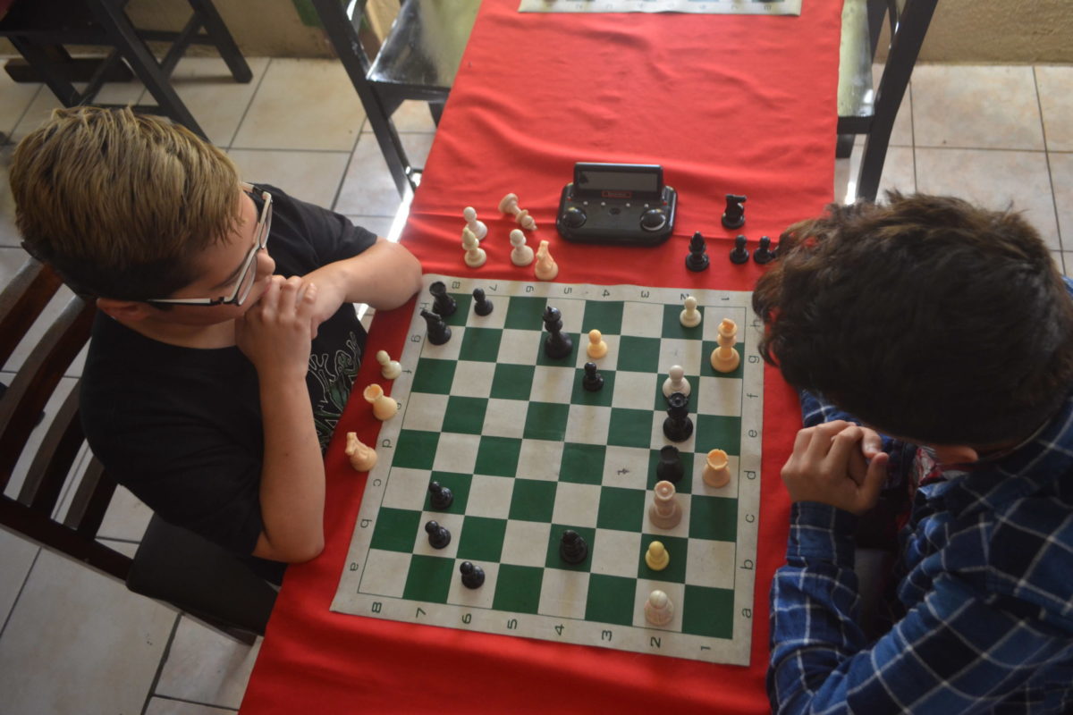 Celebran la feria con torneo de ajedrez por equipos