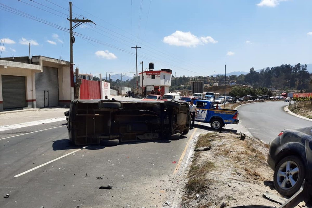 Cuatro heridos deja accidente en autopista Los Altos