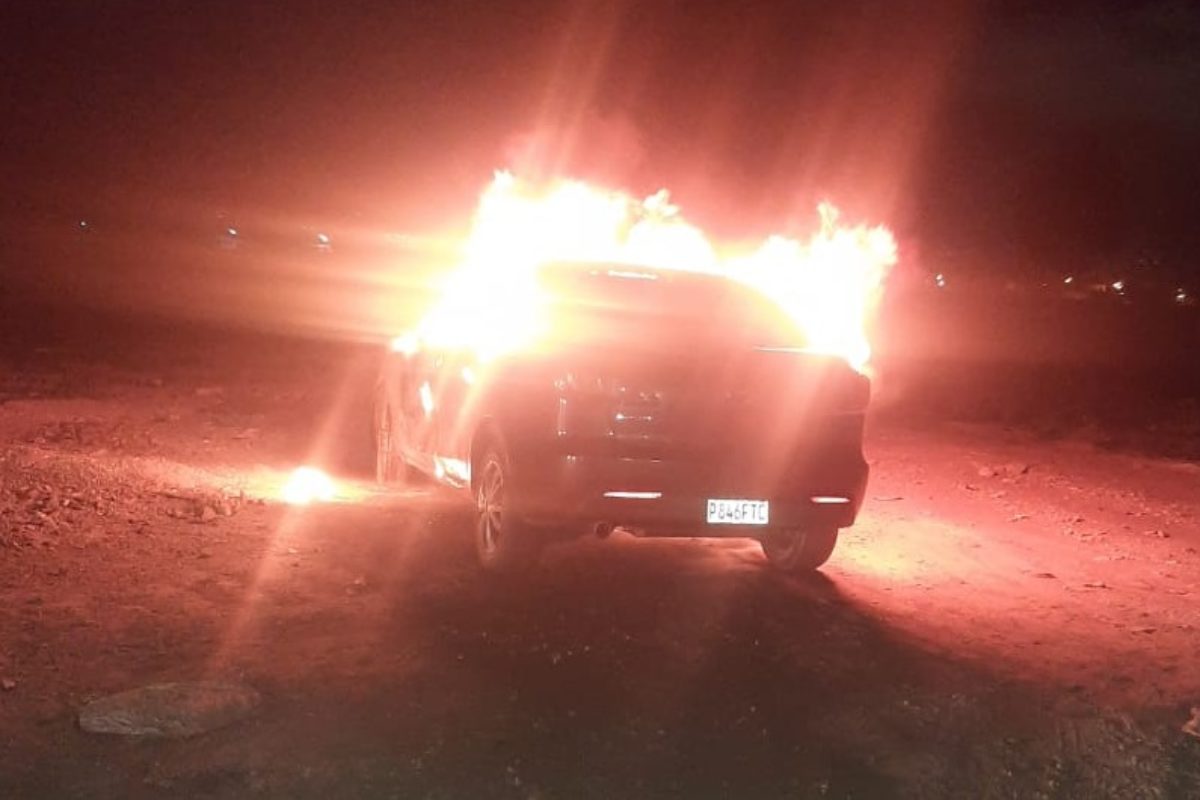 Misterio rodea hallazgo de vehículo quemado en Salcajá