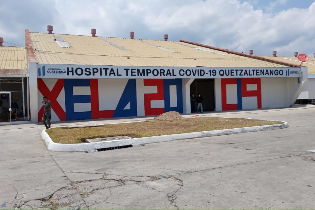 Trasladan a pacientes de la capital al Hospital Temporal Covid-19 Xela
