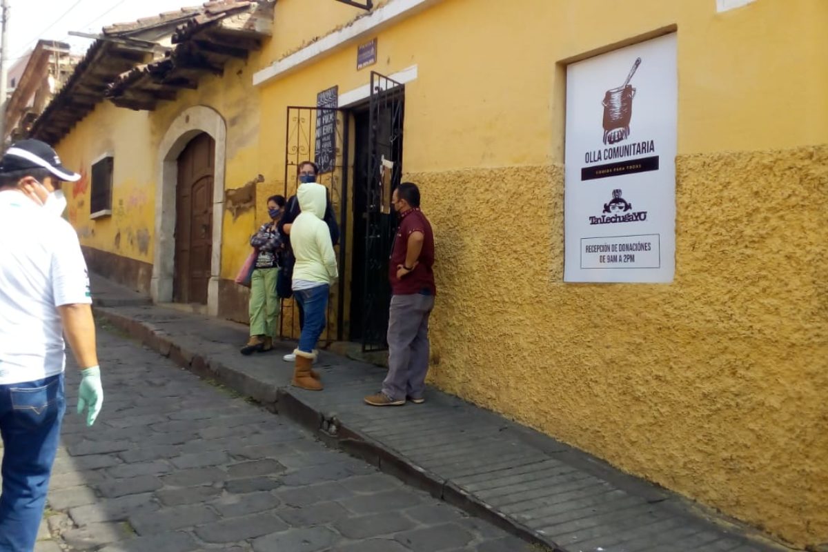 Exalumnos del colegio Liceo Guatemala brindan ayuda