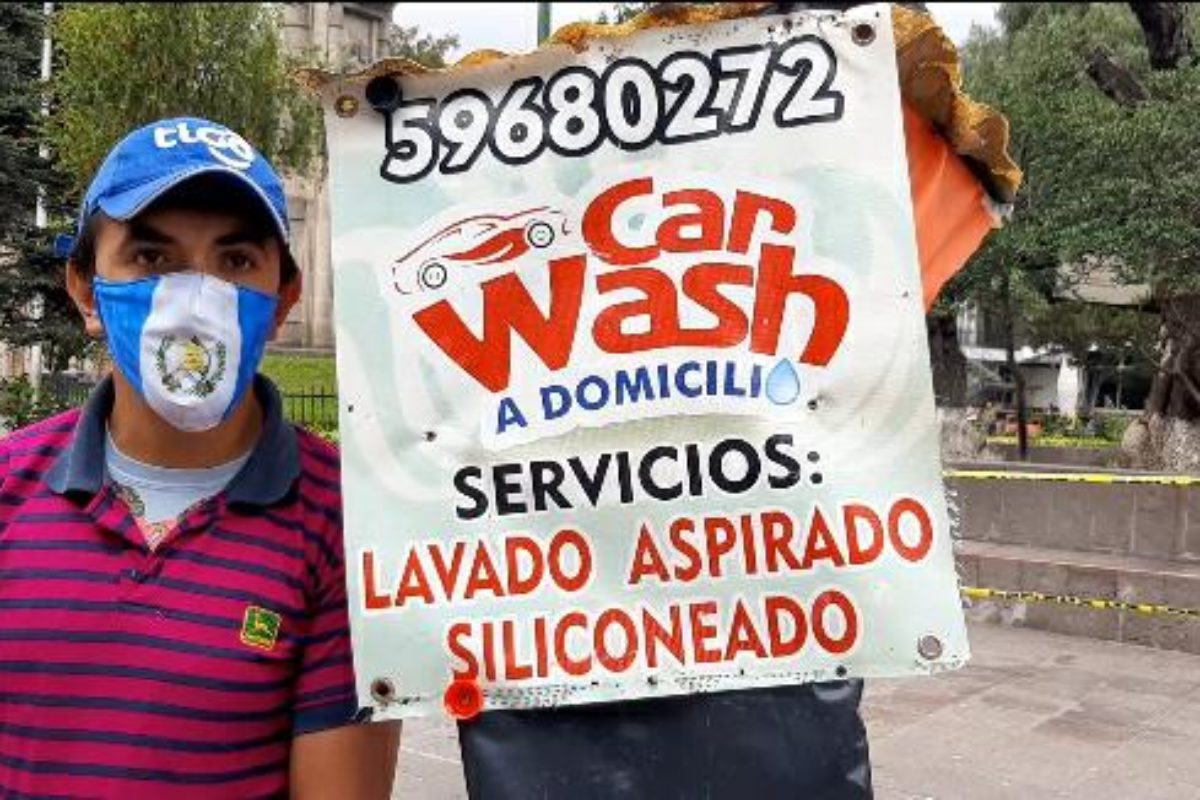 Car Wash a domicilio: la idea de este joven para ganarse la vida