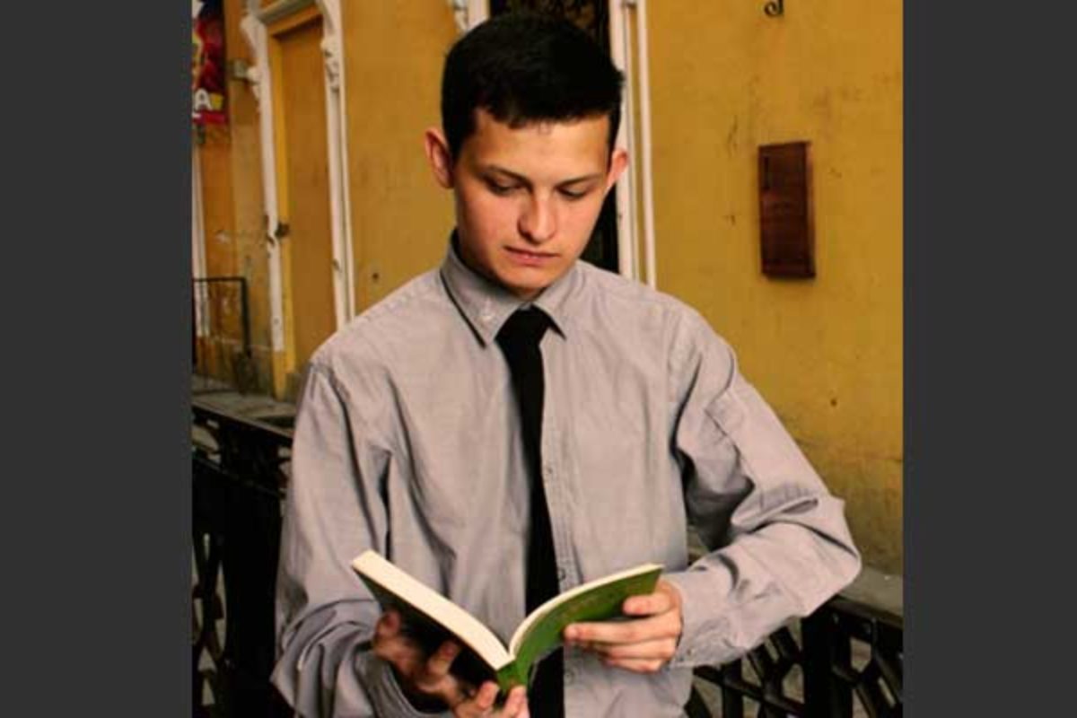 Un joven, desde los 15 años, apasionado por escribir novelas