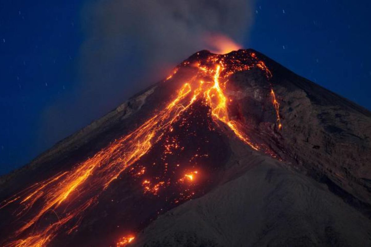Mira la explosión del Volcán de Fuego que quedó grabada
