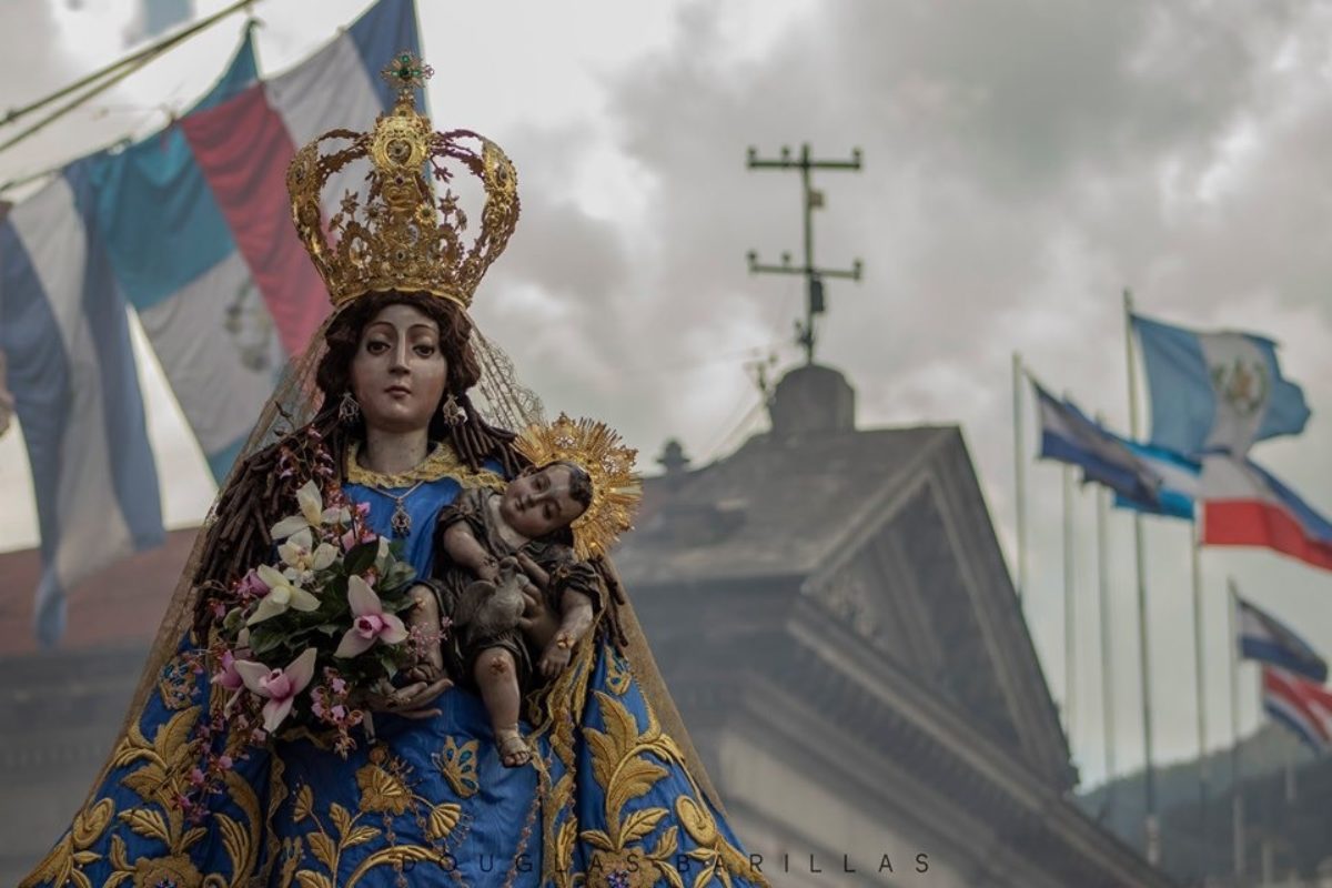Detalles sobre la historia de la Virgen del Rosario