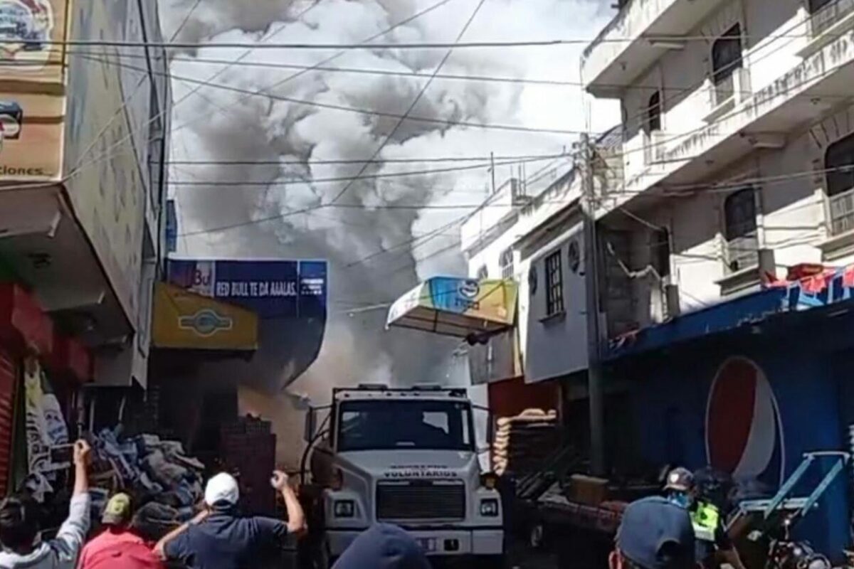 #Video | Incendio en terminal Minerva alerta a vendedores y población