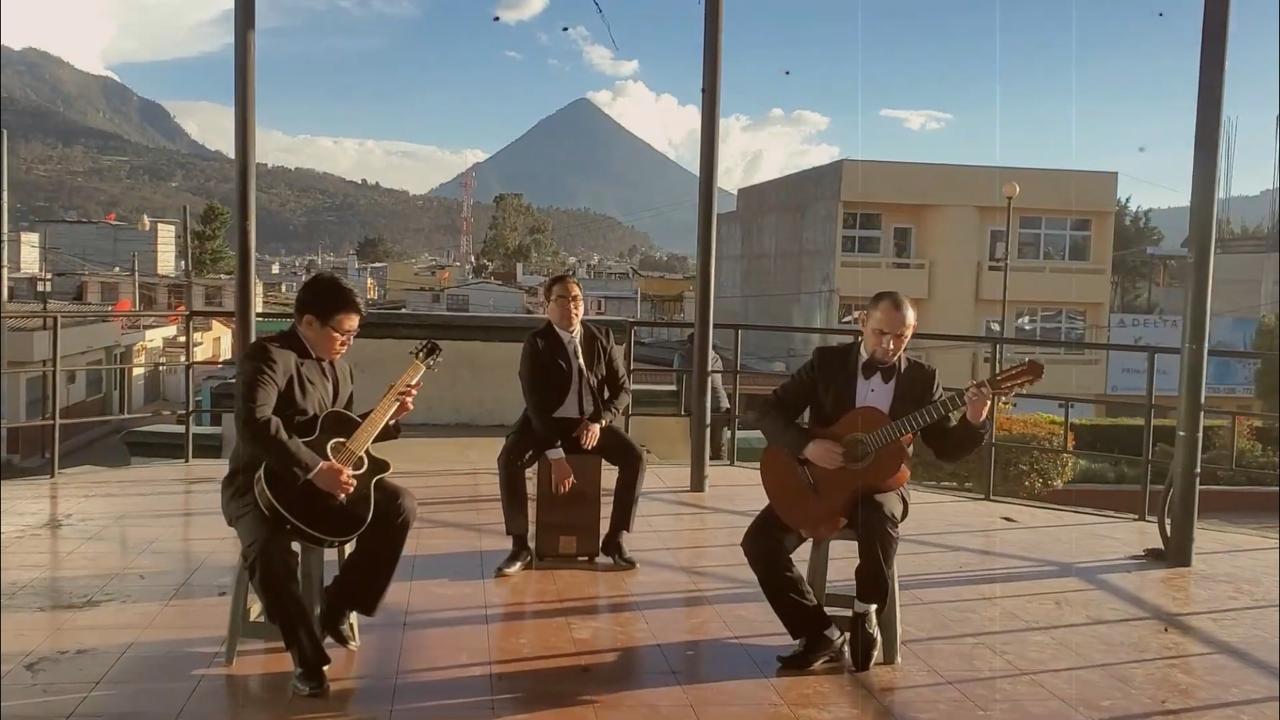 VIDEO Luna de Xelajú nuevo arreglo musical con escenas de Xela · La