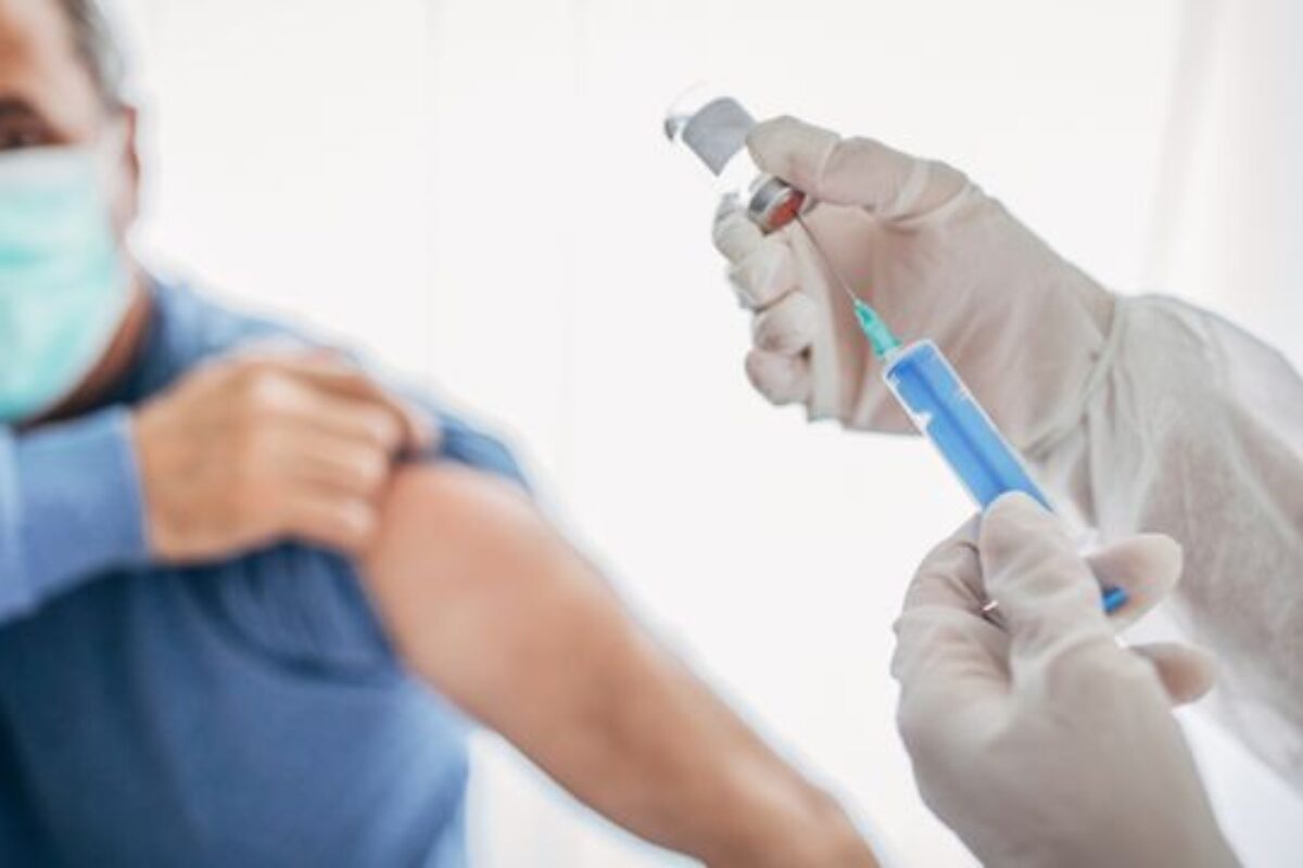 Anuncian registro para aplicar a tercera dosis de vacuna