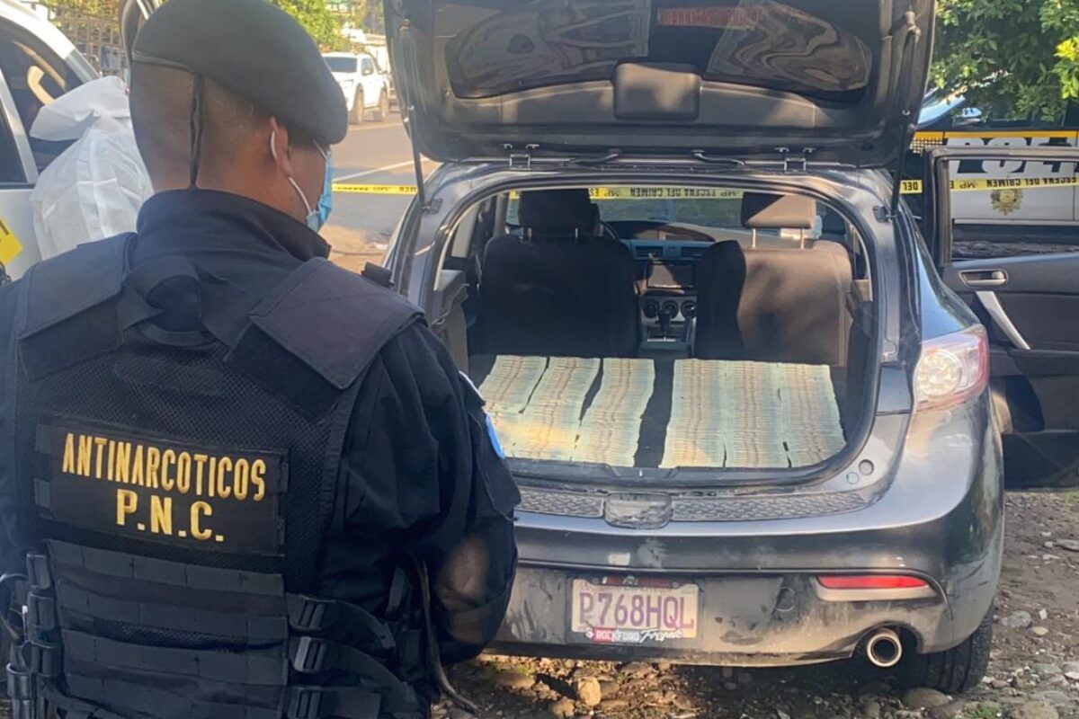 Capturado en Coatepeque llevaba 30 mil dolares ocultos en bocina de carro
