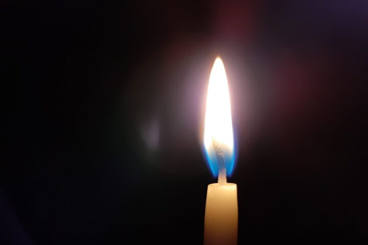 Prepara las candelas: EEMQ anuncia nuevo corte del servicio