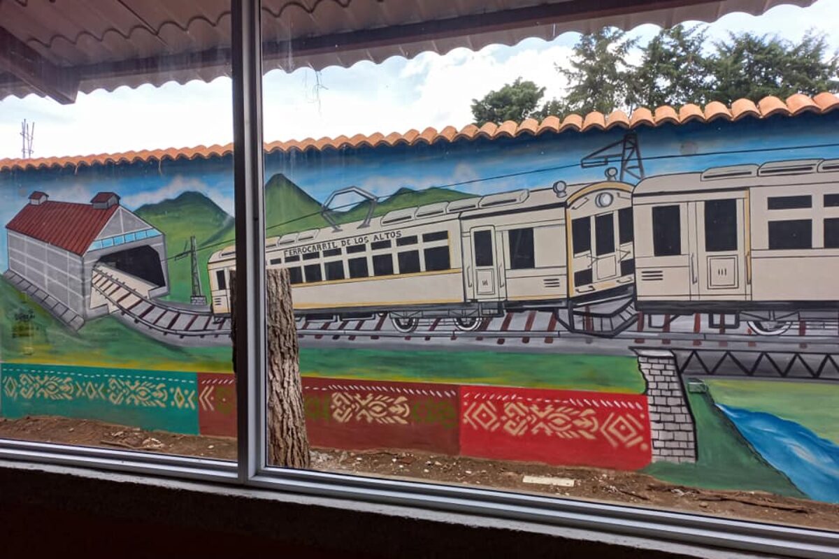 El lugar donde puedes ver un mural de El Ferrocarril de Los Altos