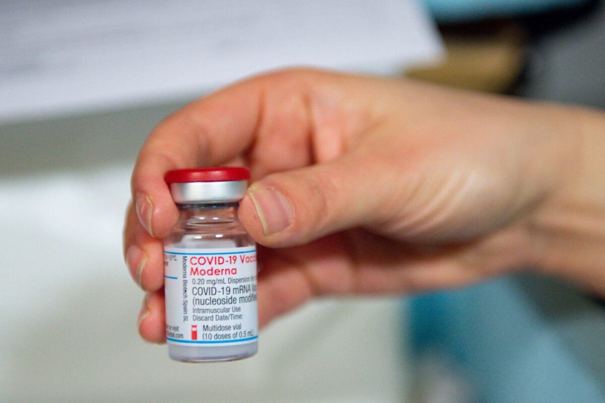 Vacuna contra Covid-19 será aplicada en colegios de Xela