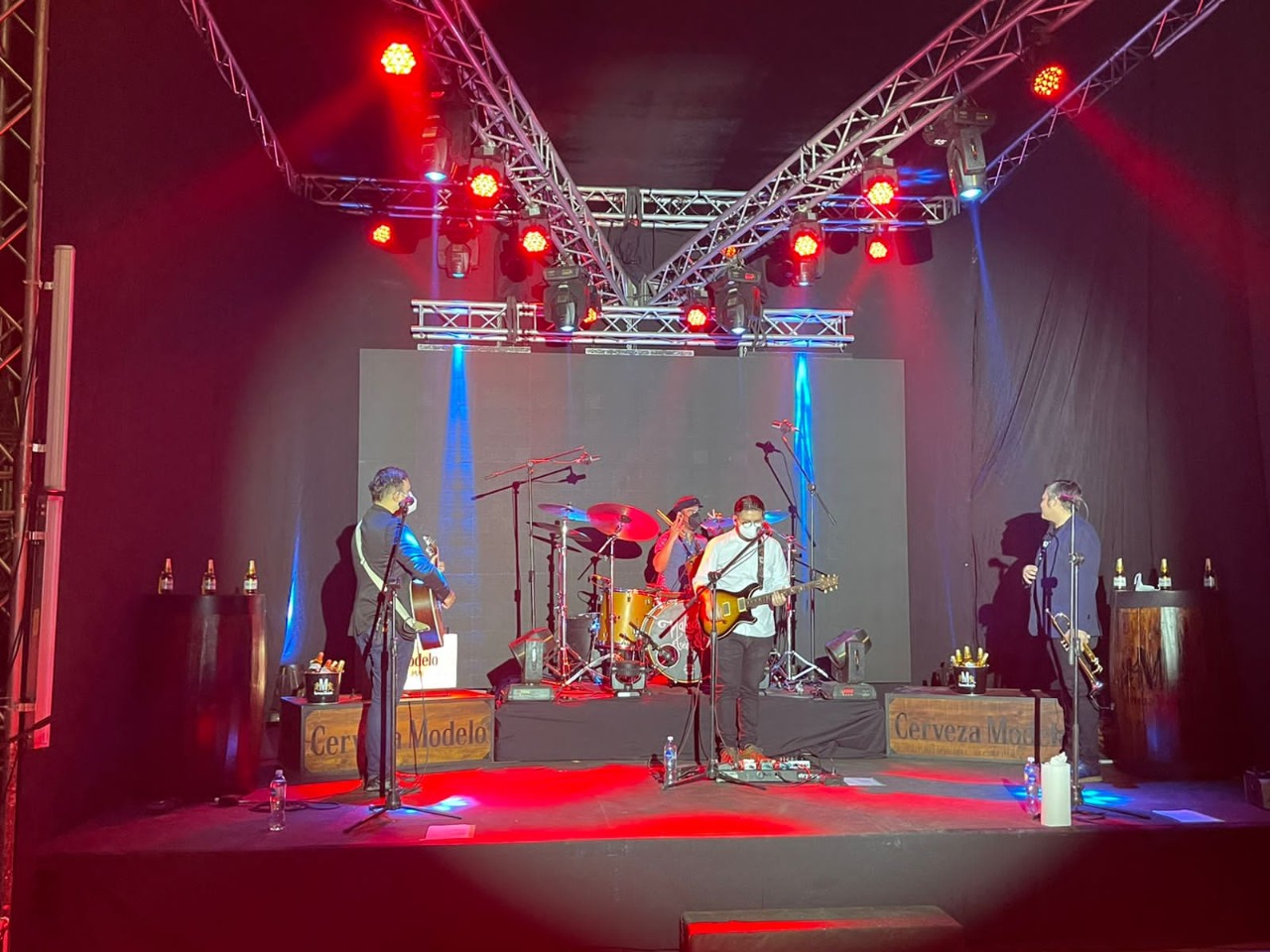 ya al concierto Xelafer Virtual con Malacates Trébol Shop · La