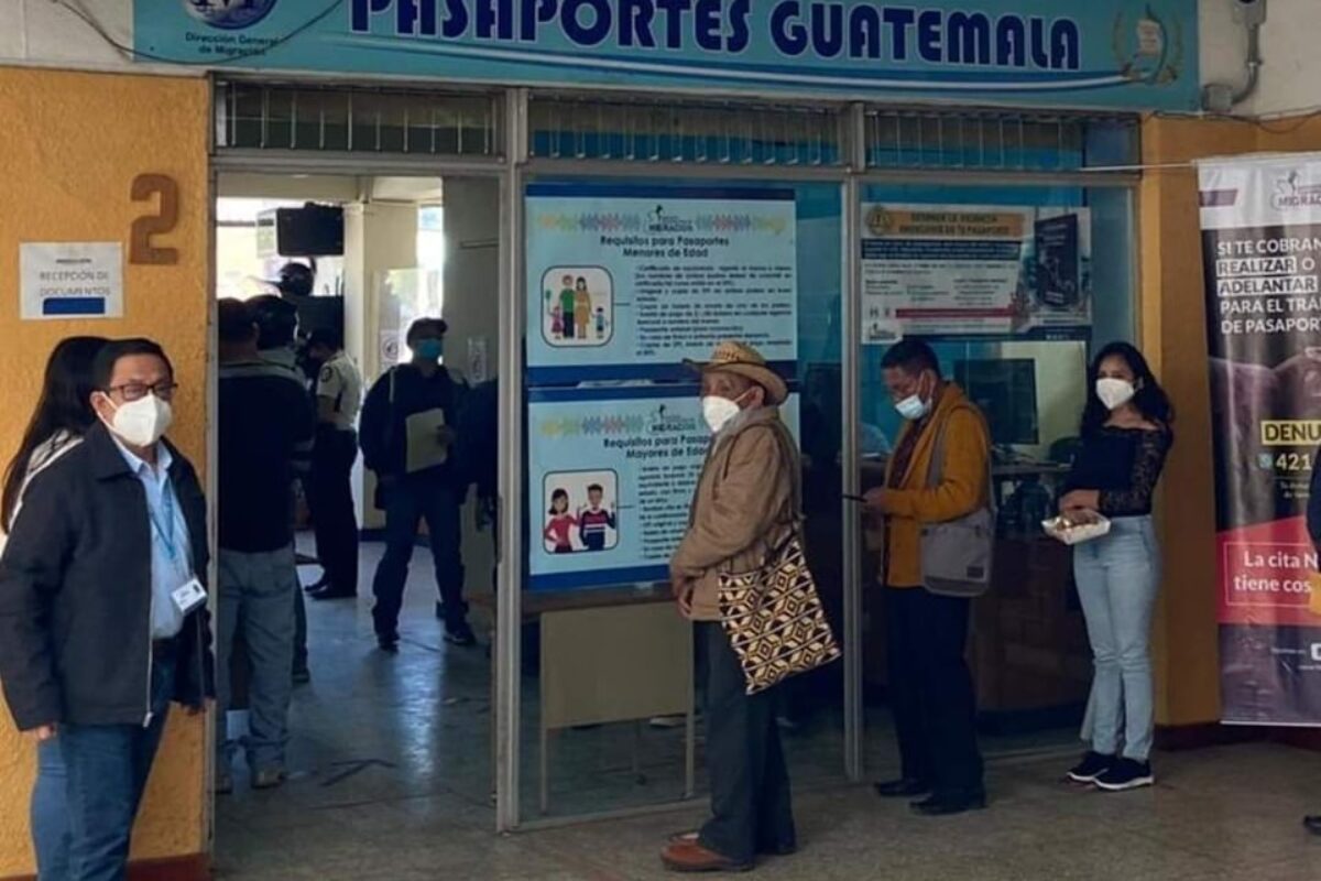 Buscan disuadir tramitadores de pasaportes en Quetzaltenango