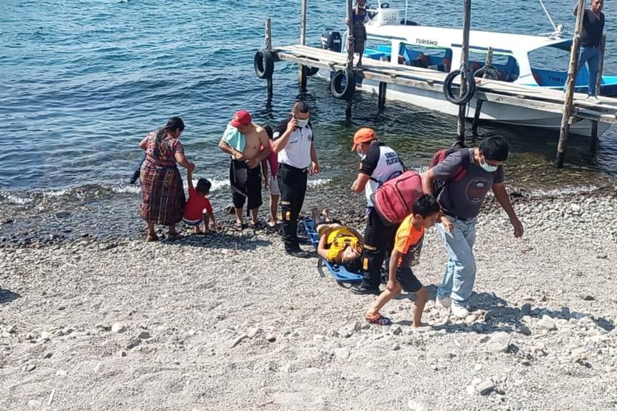Logra salvar a sus hijos de morir ahogados en Panajachel