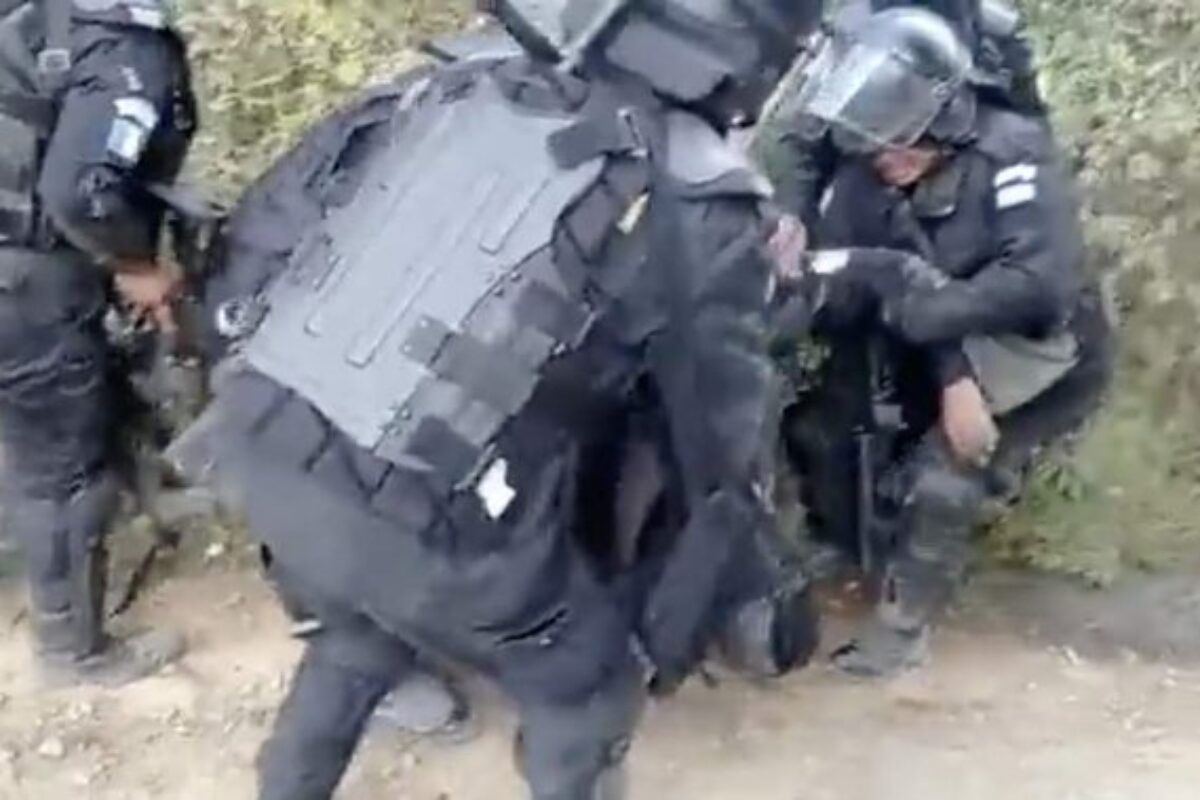 Agentes de la PNC emprenden retirada en Nahualá ante hechos violentos