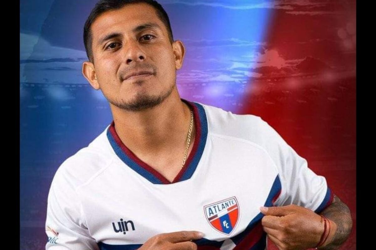 Xelajú MC cuenta con nuevo delantero: Lizandro Echeverría