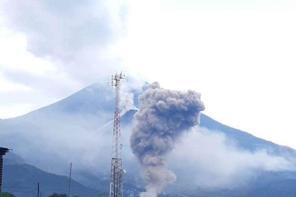 Volcán Santiaguito aumenta de actividad