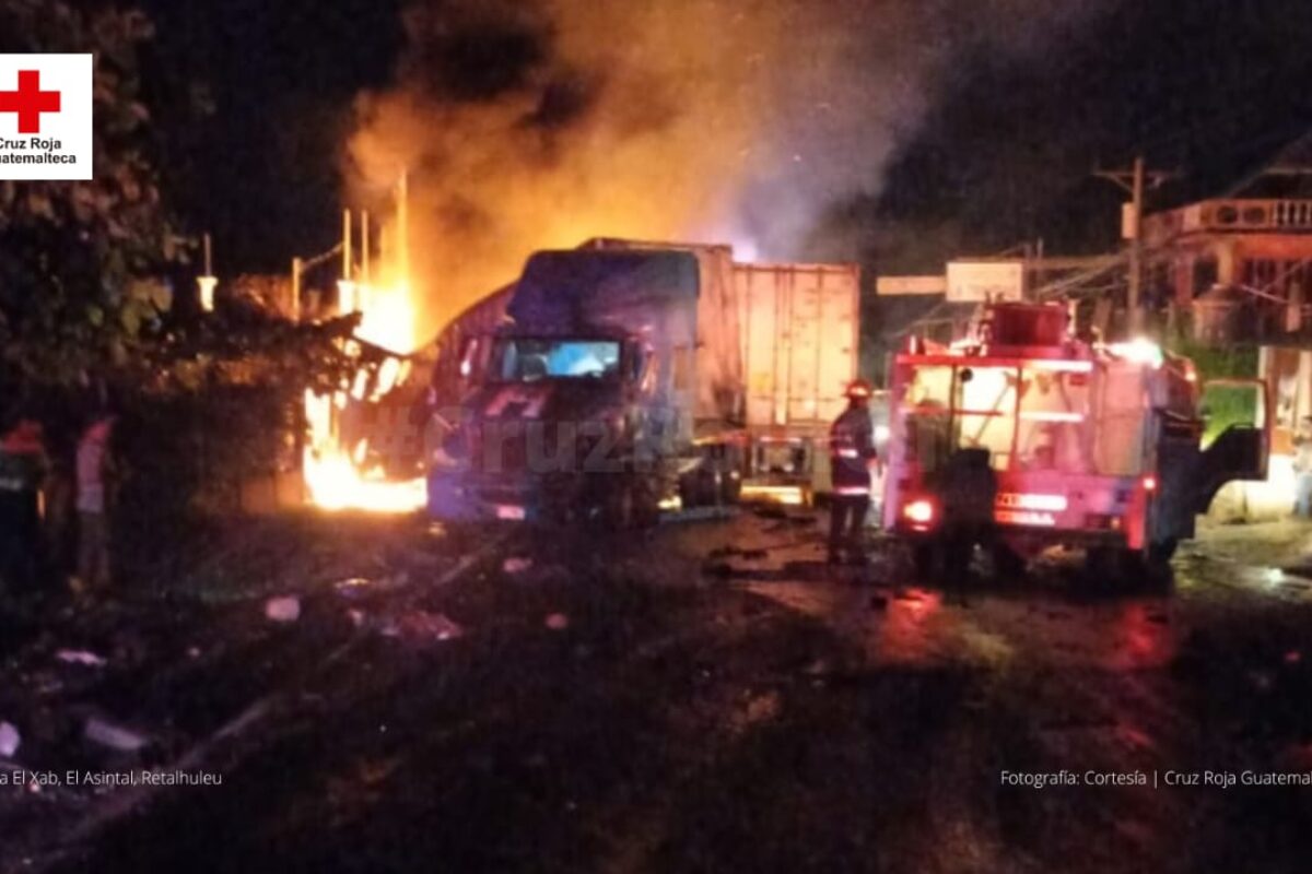 Incendio en El Asintal tras colisión de vehículos pesados