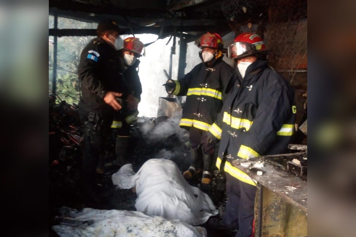 TRAGEDIA | Familia muere tras incendiarse su vivienda