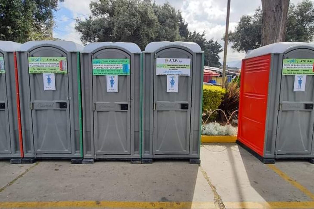Muni instala baños portátiles para el Primer Viernes de Cuaresma
