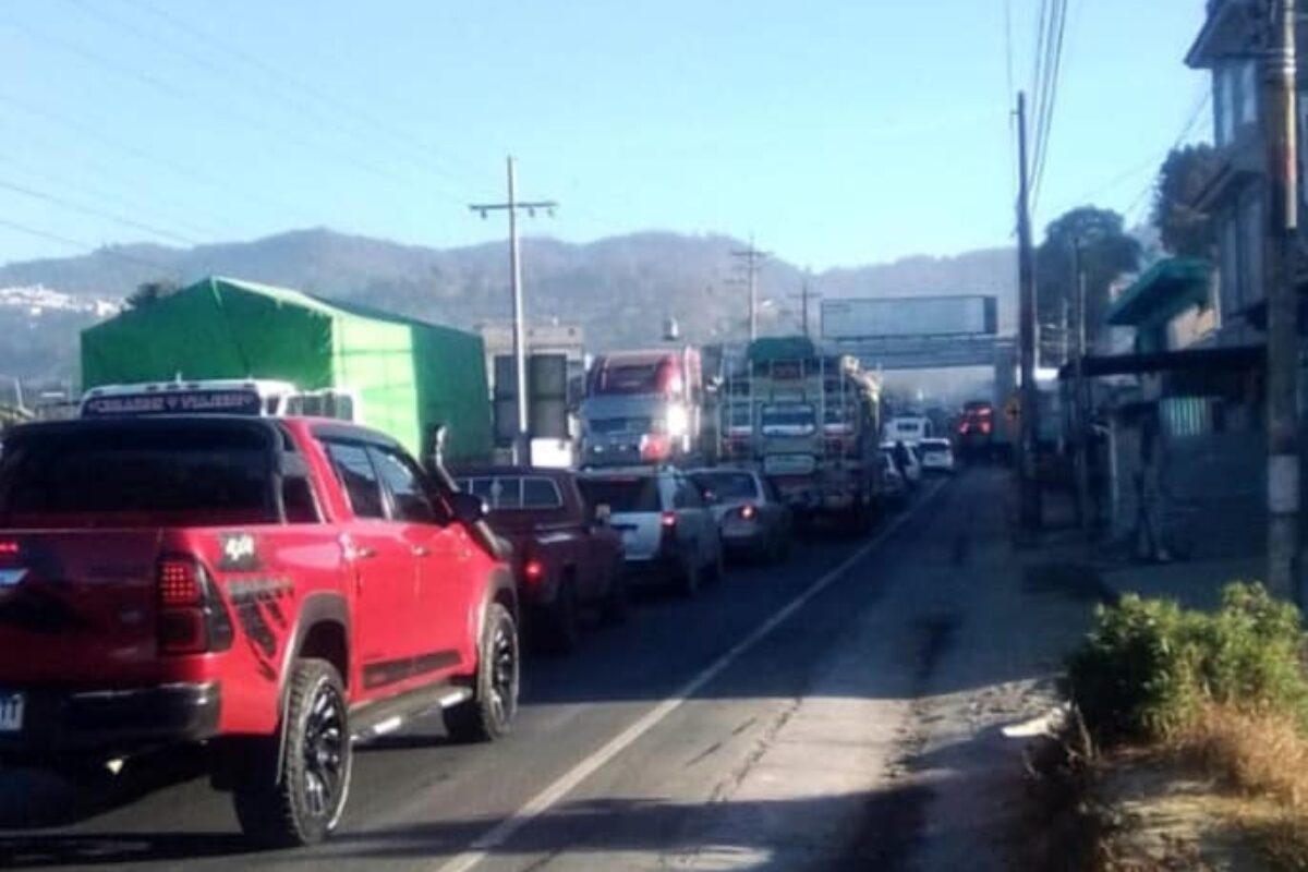 Jueves inicia con bloqueos en carreteras de Guatemala