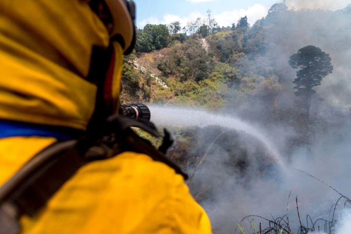 Llaman a quetzaltecos a ser parte del equipo de bomberos forestales